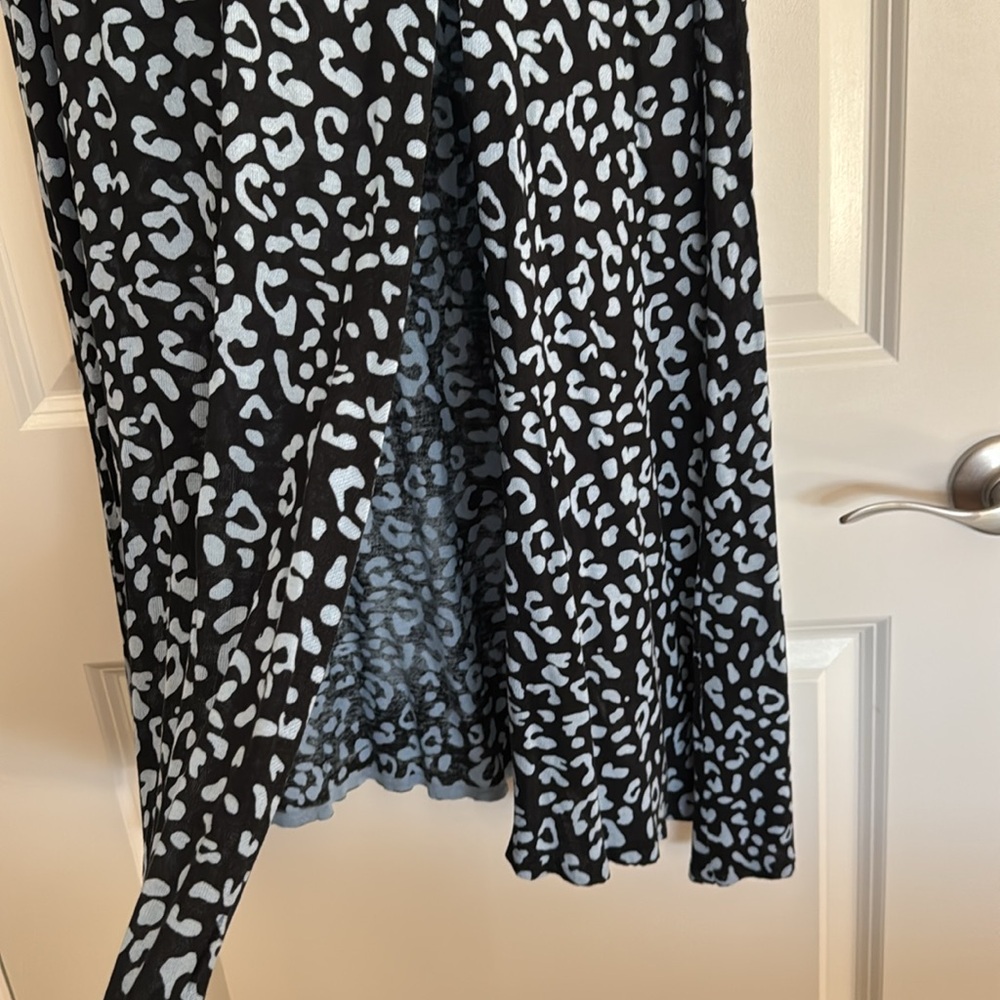 RIXO Black and White Sheath Dress V-Neck Long Sleeve - Picture 4 of 4